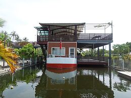 Dulan Red House
