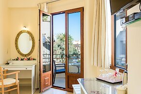 Polyxenia Suites