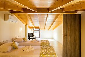 Polyxenia Suites