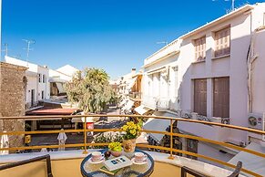 Polyxenia Suites