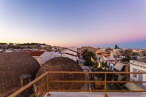 Polyxenia Suites