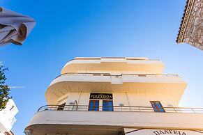 Polyxenia Suites