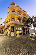 Polyxenia Suites