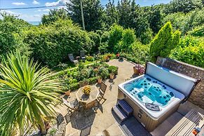 Sea View Holiday Flat - Covehurst Bay