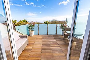 Sea View Holiday Flat - Covehurst Bay