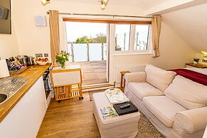 Sea View Holiday Flat - Covehurst Bay