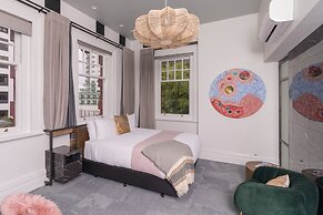 Clarence Hotel