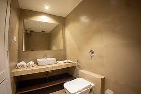 Metro Plaza Hotel
