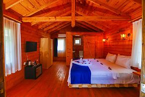 Green Pine Beach & Bungalows