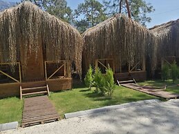 Green Pine Beach & Bungalows