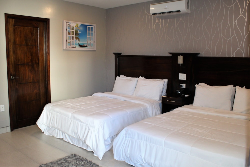 Barefoot Caye Caulker Hotel