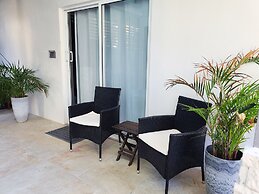 Barefoot Caye Caulker Hotel