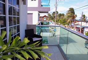 Barefoot Caye Caulker Hotel
