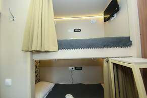 Kupe Capsule Hotel & Hostel