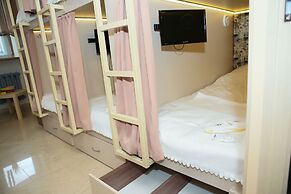 Kupe Capsule Hotel & Hostel