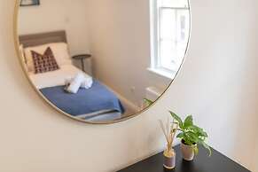 Crescent Mews