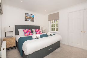 Crescent Mews