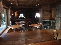 Les Trompeurs Chez Odette