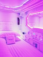 Met A Space Pod @ Arab Street