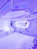 Met A Space Pod @ Arab Street