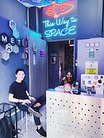 Met A Space Pod @ Arab Street