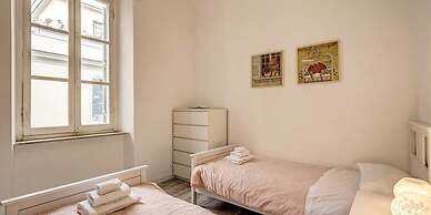 Colosseo 2 Bedroom Walking Distance