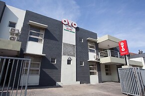 OYO 143 Dukuh Kupang Residence