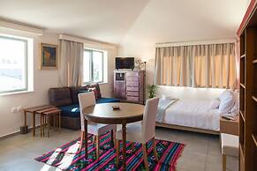 CHROMA Lodge Pikermi