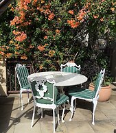 123 Ocean View Drive Apartment