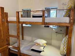 Locomo Hostel OG - Stay Work Eat