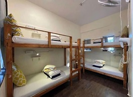 Locomo Hostel OG - Stay Work Eat