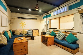 Locomo Hostel OG - Stay Work Eat