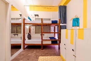Locomo Hostel OG - Stay Work Eat