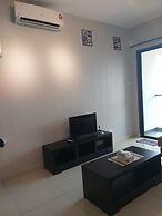 Raffles Suites Homestay