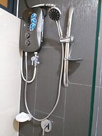Raffles Suites Homestay