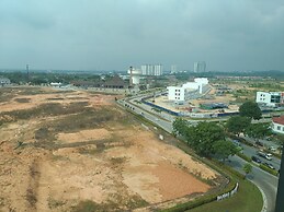 Raffles Suites Homestay