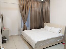 Raffles Suites Homestay