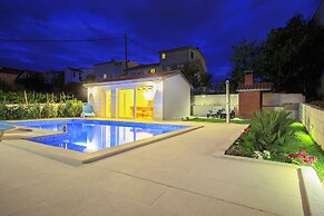 Apartments Maestral