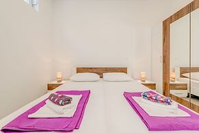 Apartments Maestral