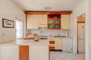 Apartments Maestral