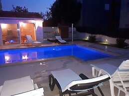 Apartments Maestral