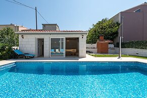 Apartments Maestral