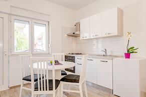 Apartments Maestral