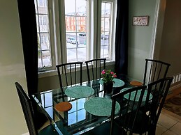 Entire 3 Bedroom Townhouse in Markham