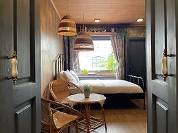 Central Old Town Cottage