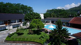 Trio Azana Resort Magelang