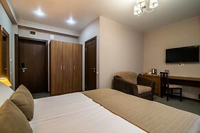 River Star Hotel