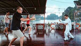 Renea Cruises Halong