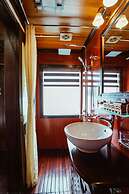 Renea Cruises Halong