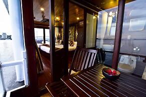 Renea Cruises Halong
